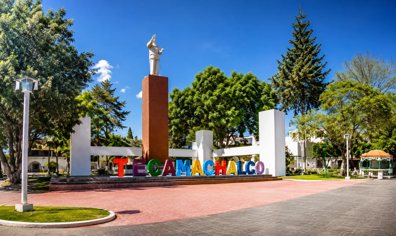 Representación ilustrativa de una plaza pública de Tecamachalco, Puebla